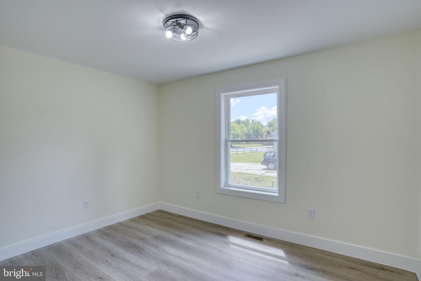 205 Charles Way Property Photo 16
