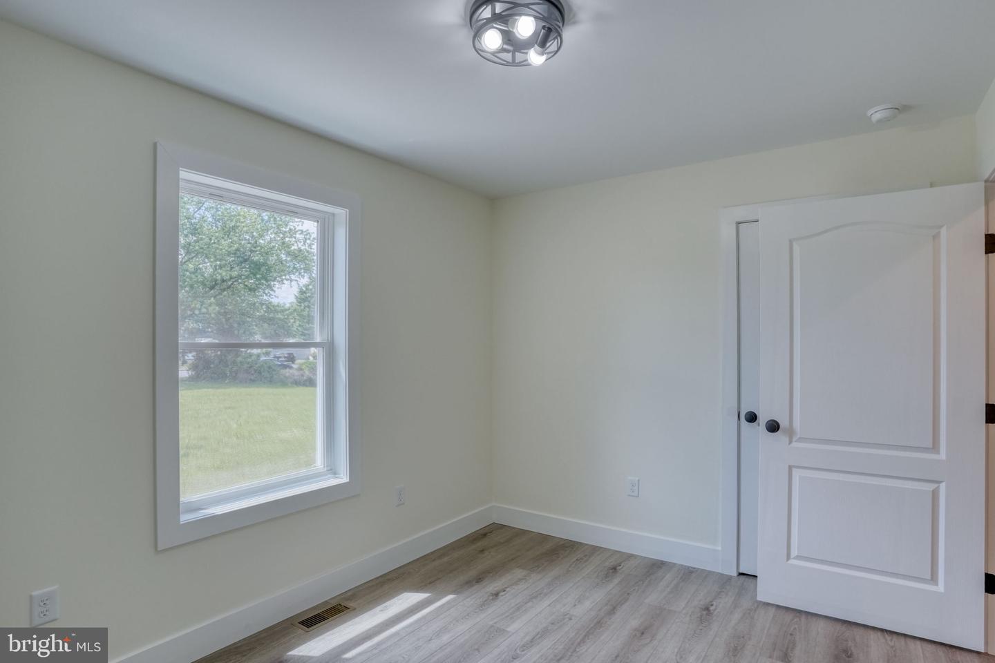 205 Charles Way Property Photo 17