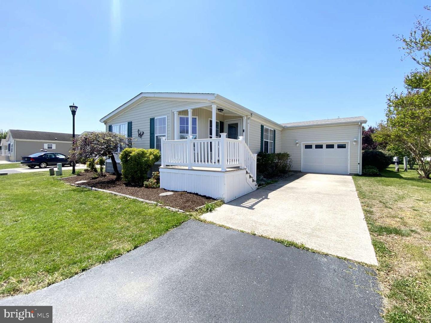 4 Mayfair Ln Property Photo 2
