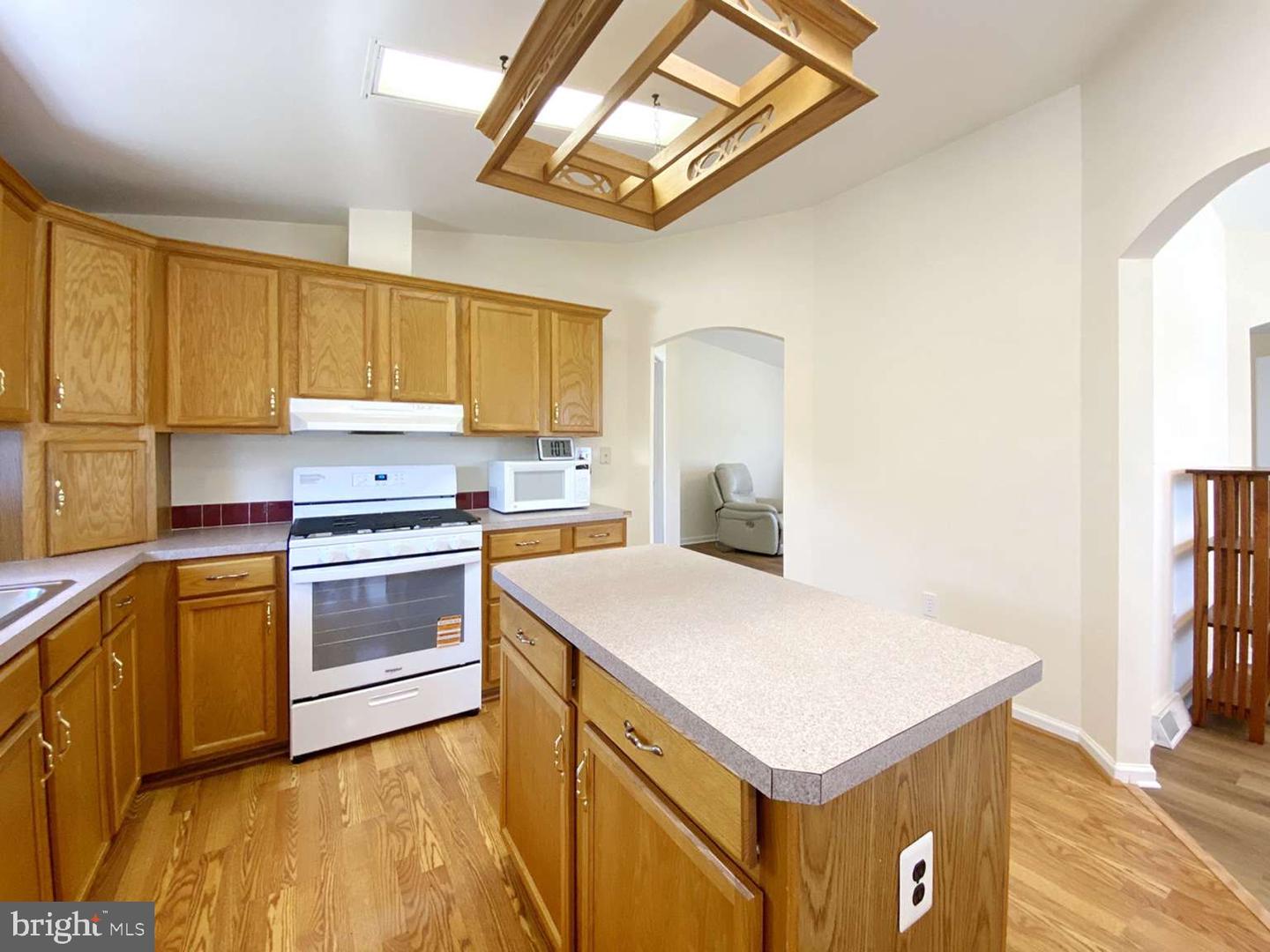 4 Mayfair Ln Property Photo 8