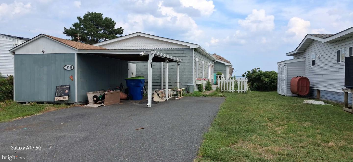 35748 E River Dr Property Photo 2