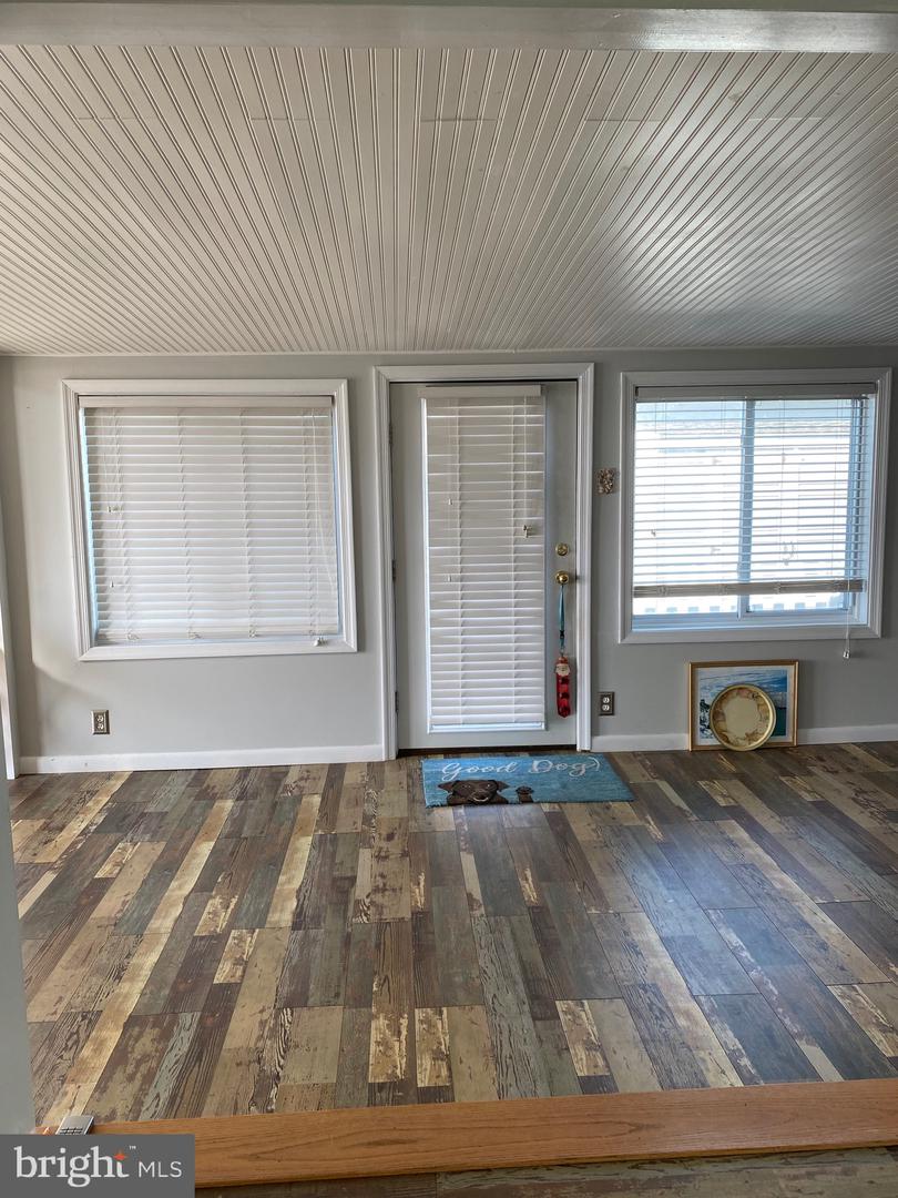 35748 E River Dr Property Photo 4