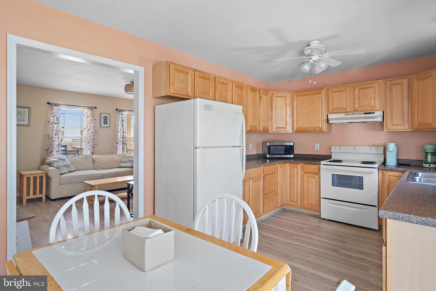 370 Bay Ave Property Photo 9