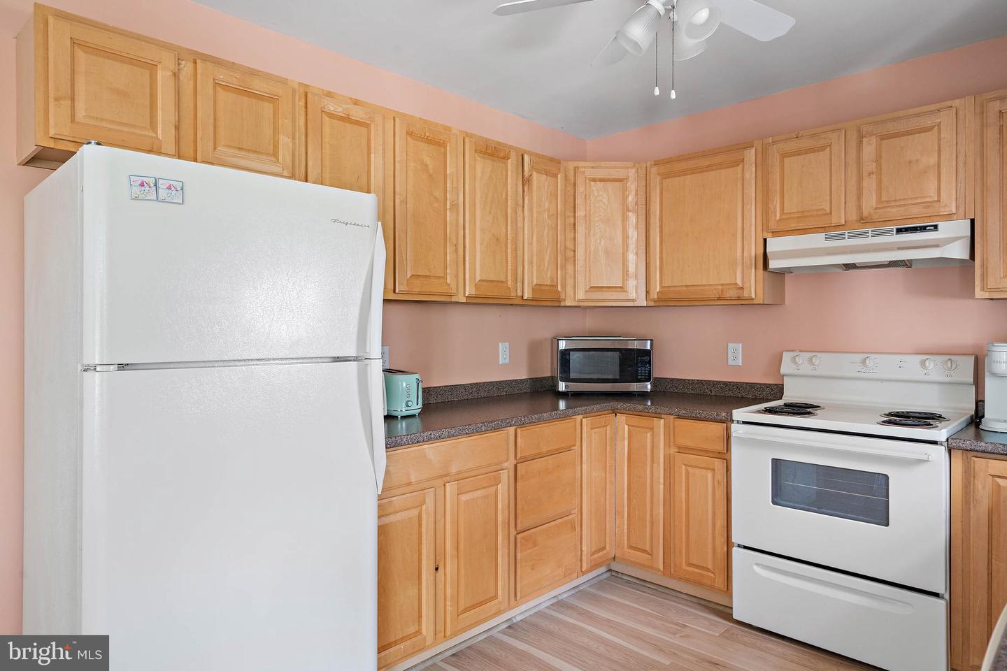 370 Bay Ave Property Photo 12