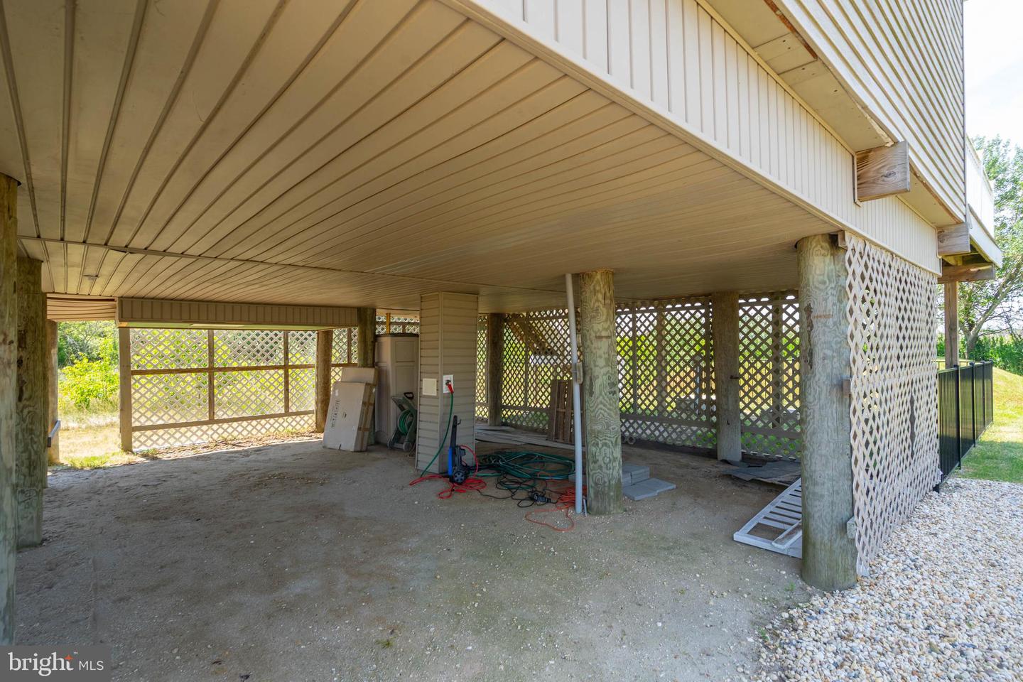 370 Bay Ave Property Photo 38