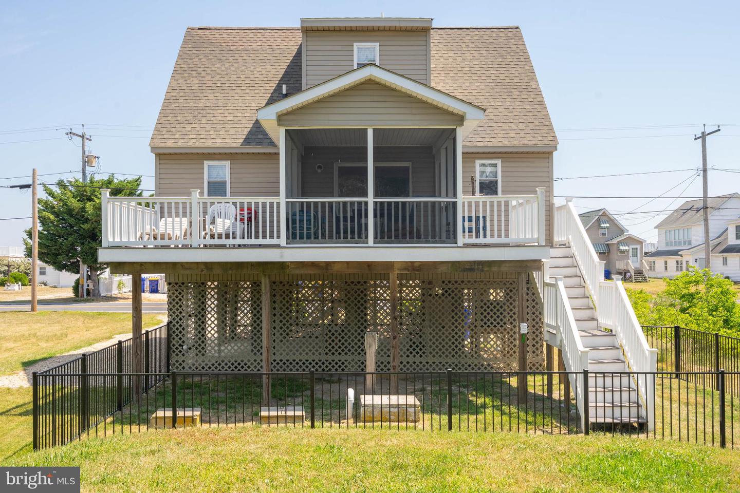 370 Bay Ave Property Photo 44