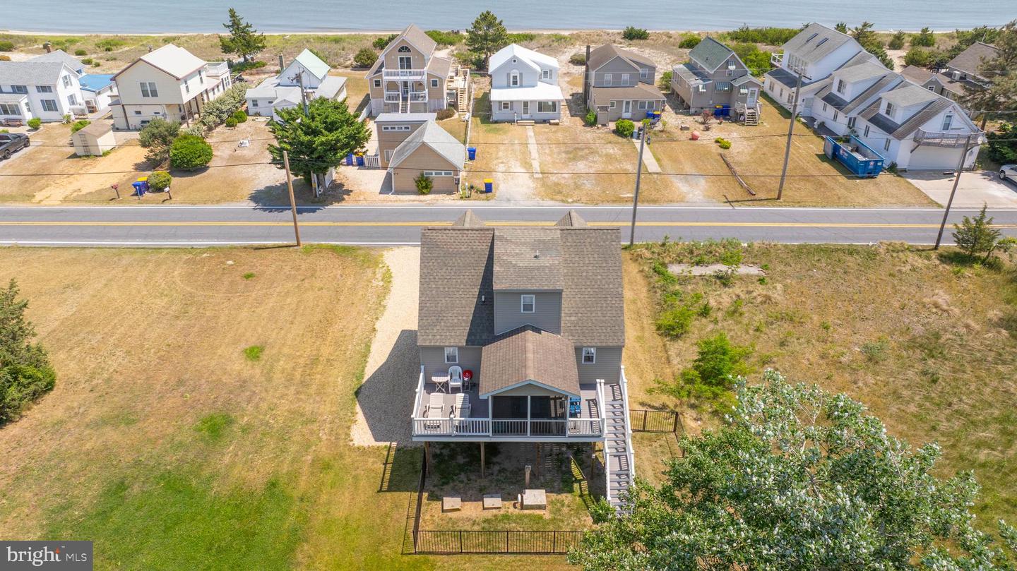 370 Bay Ave Property Photo 49