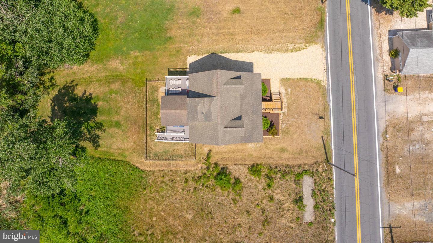 370 Bay Ave Property Photo 53