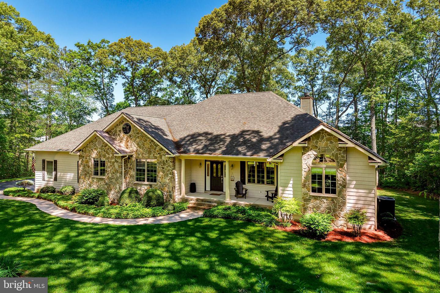 38 Love Creek Dr Property Photo 1