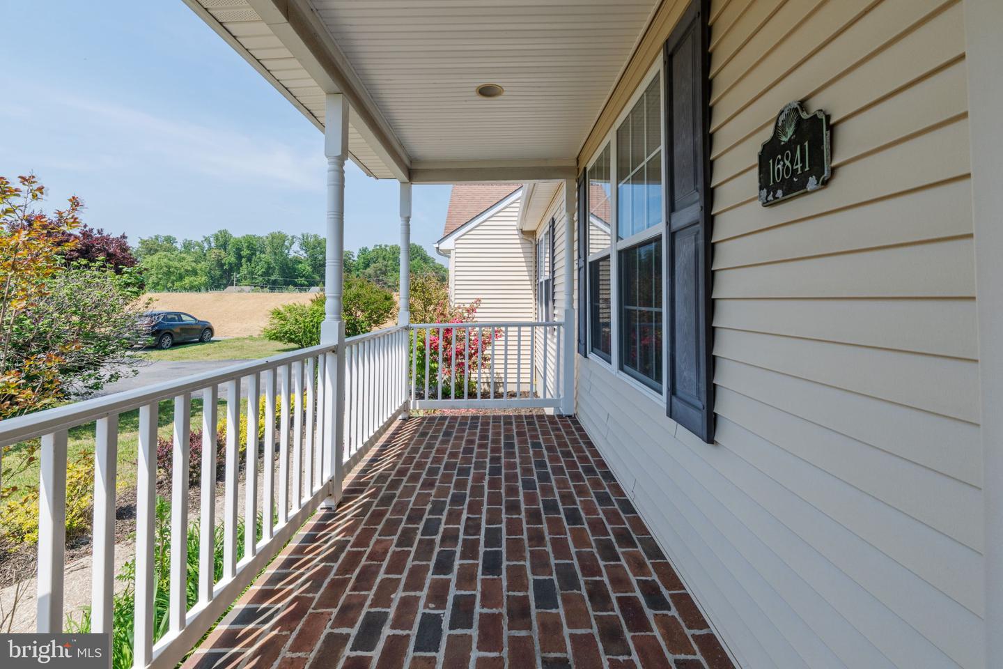 16841 Devon Rd Property Photo 3