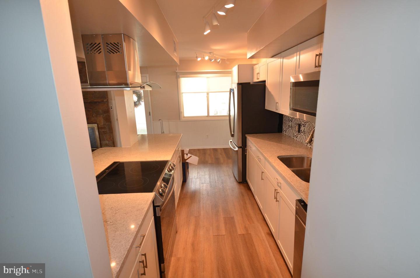 903 Houston Dr #903 Property Photo 8