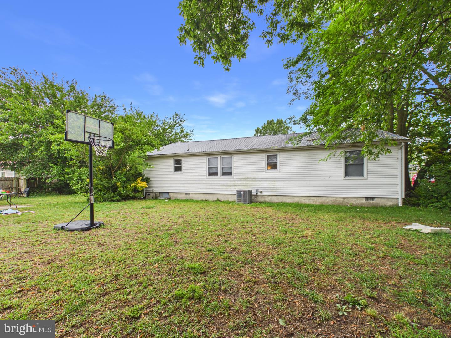 116 E 5th St Property Photo 17