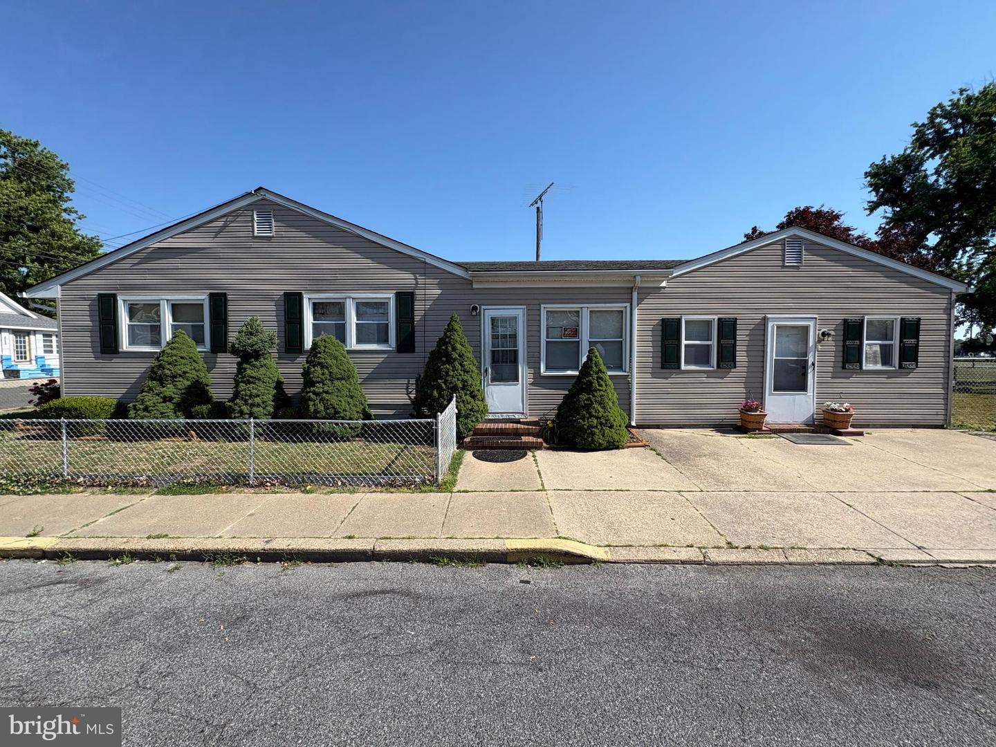 453 N North St Property Photo 1