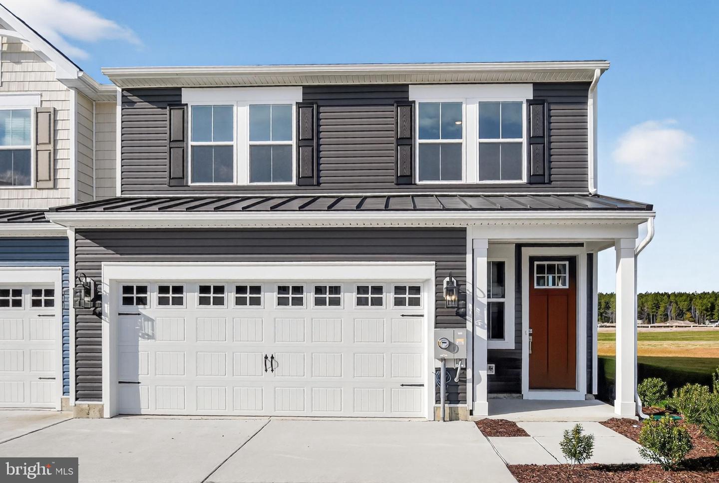 20527 SPYGLASS CIR Property Photo 1