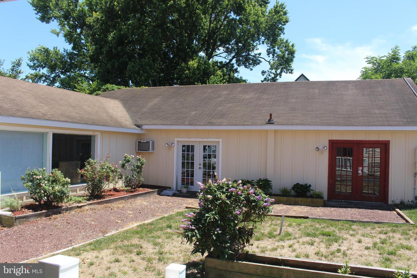 6 Delaware Ave Property Photo 3