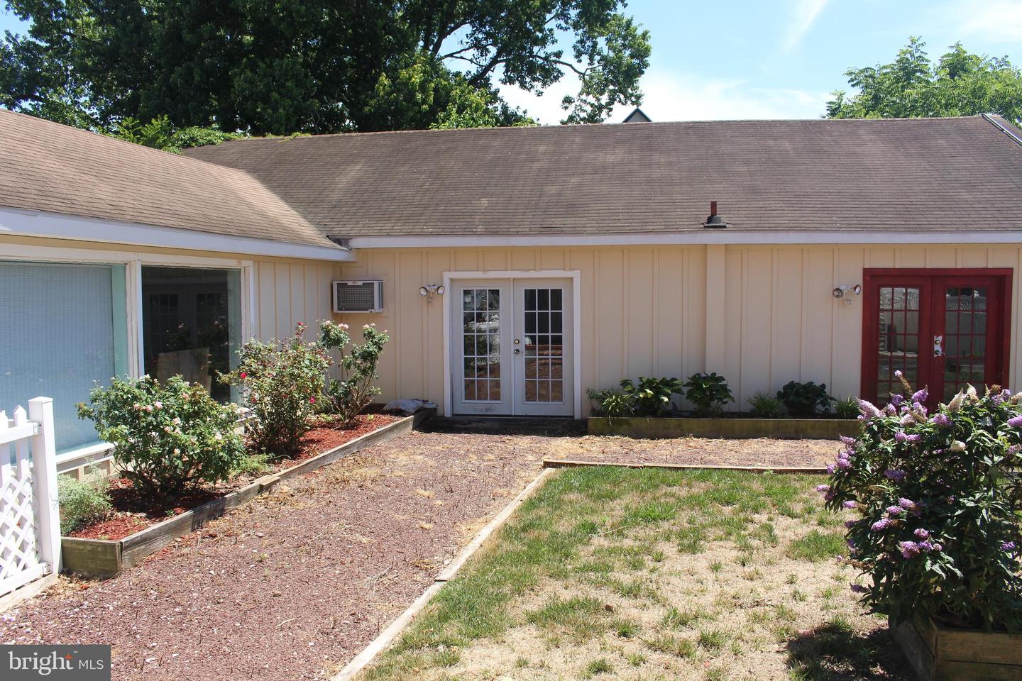 6 Delaware Ave Property Photo 4