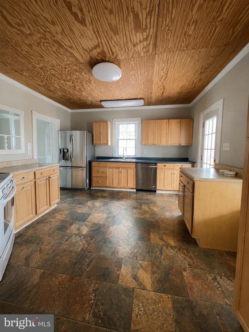 6 Delaware Ave Property Photo 9