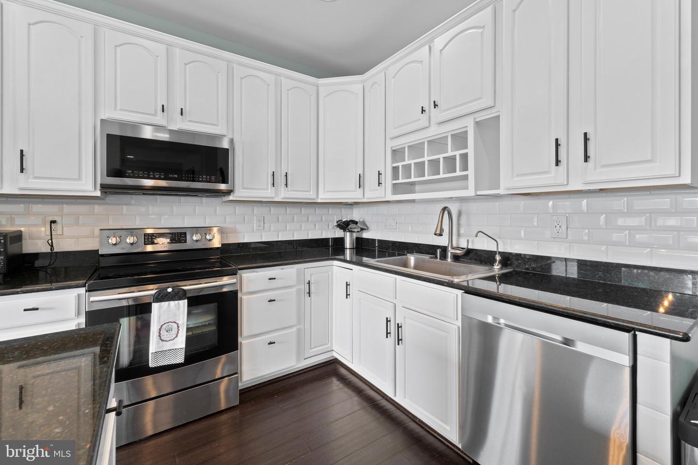 24923 Rivers Edge Rd Property Photo 10