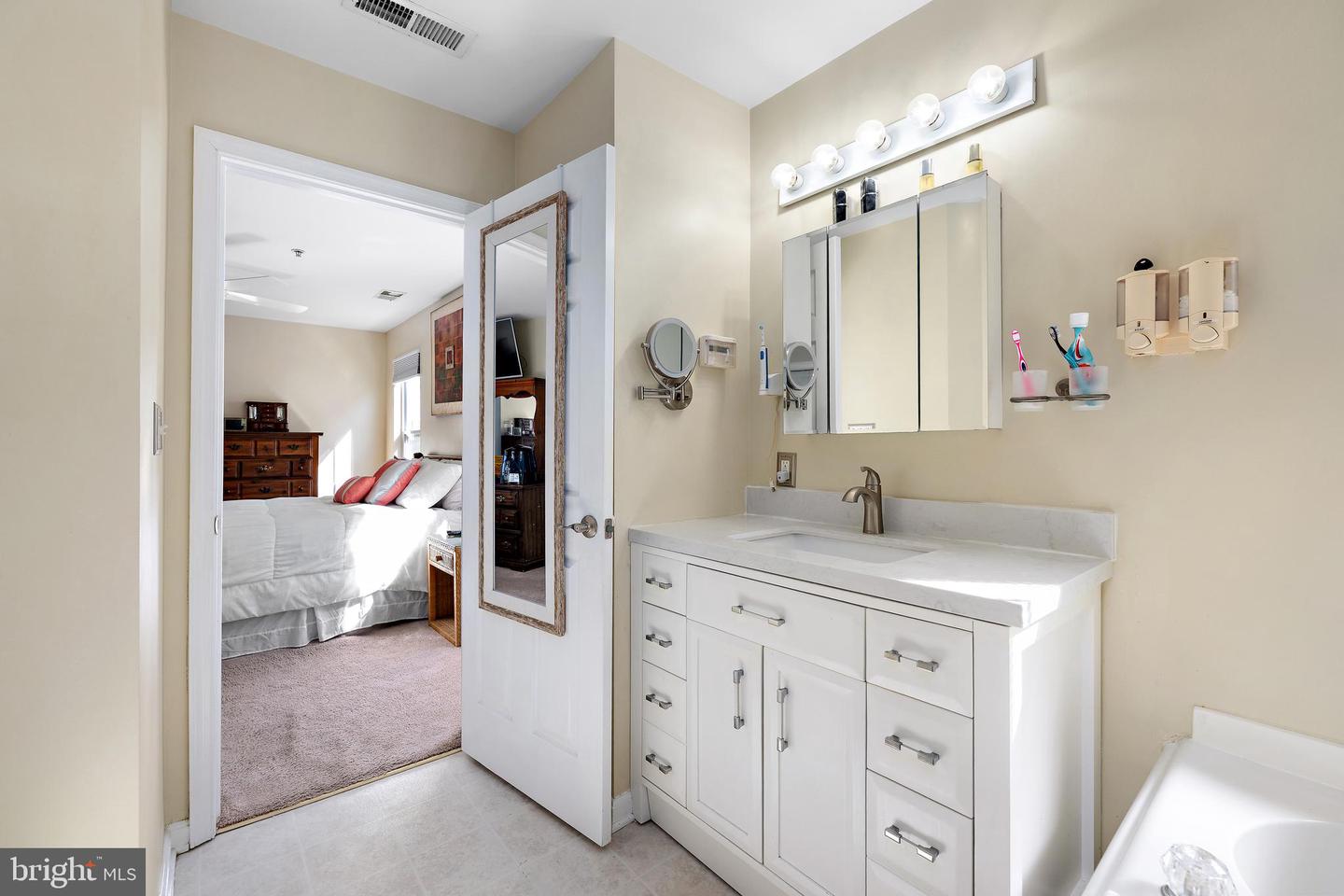3603 N Sagamore Dr #j Property Photo 17
