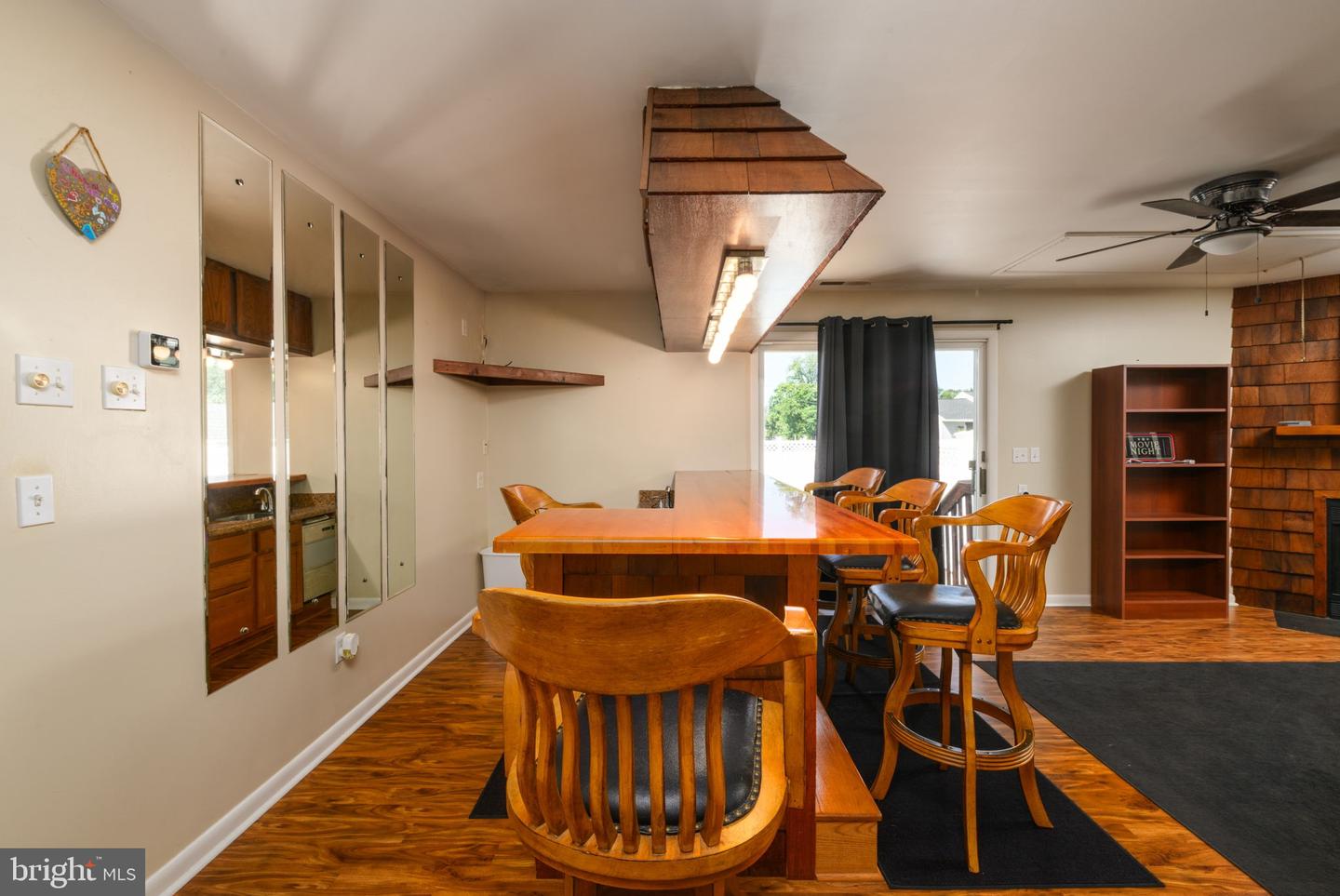 102 Edward St Property Photo 8