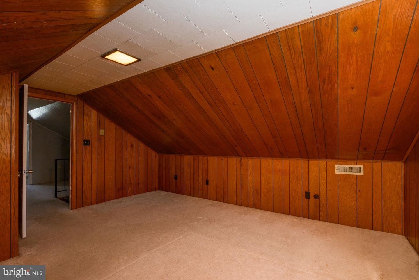 102 Edward St Property Photo 24