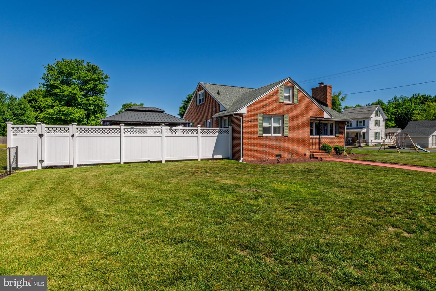 102 Edward St Property Photo 28