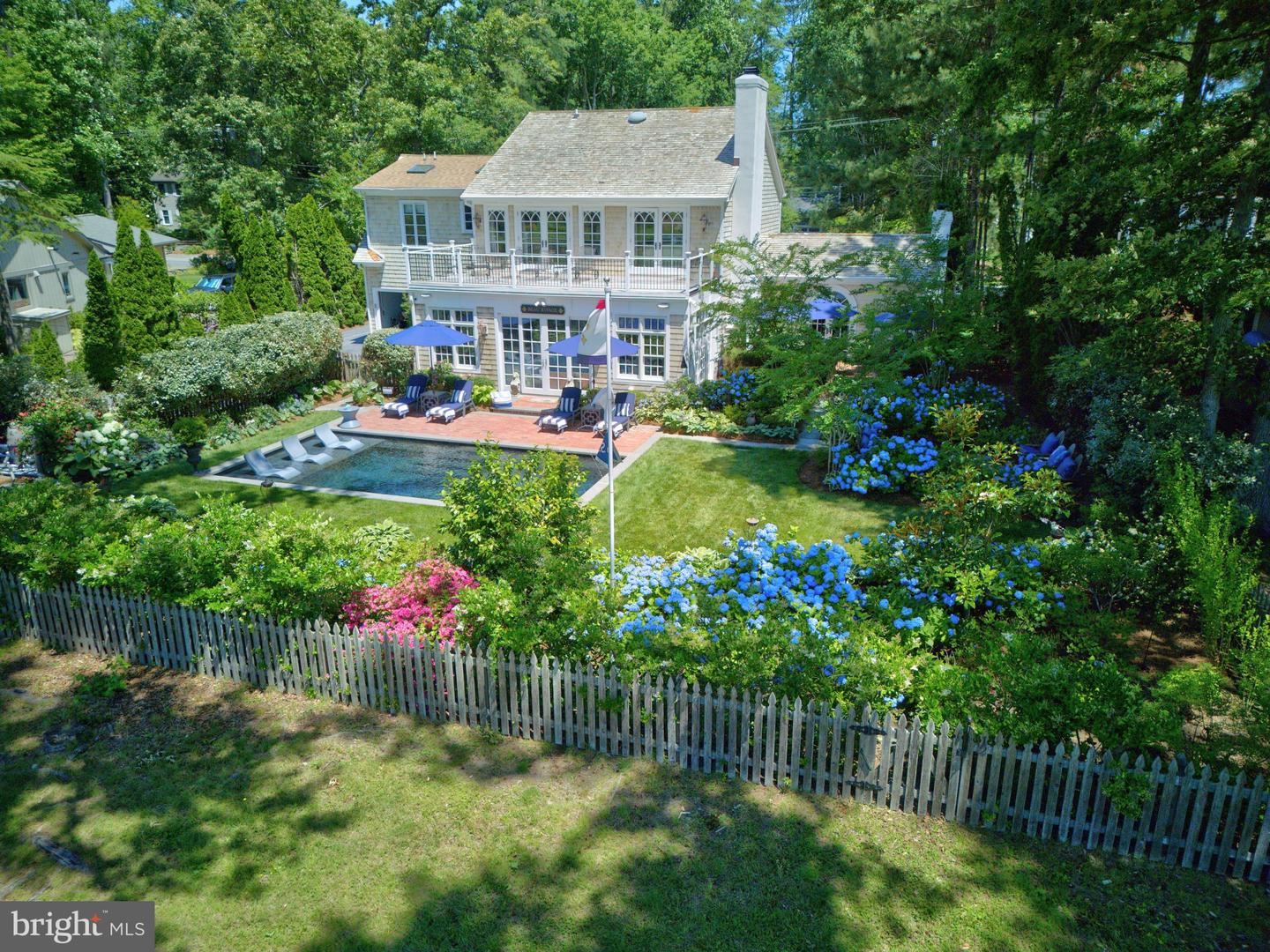 12 West Side Dr Property Photo 1