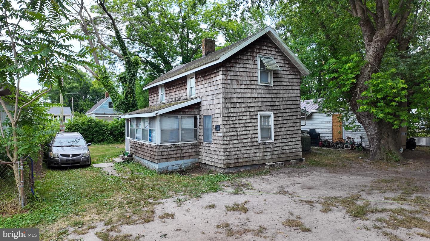 100 BROWN LN Property Photo 1