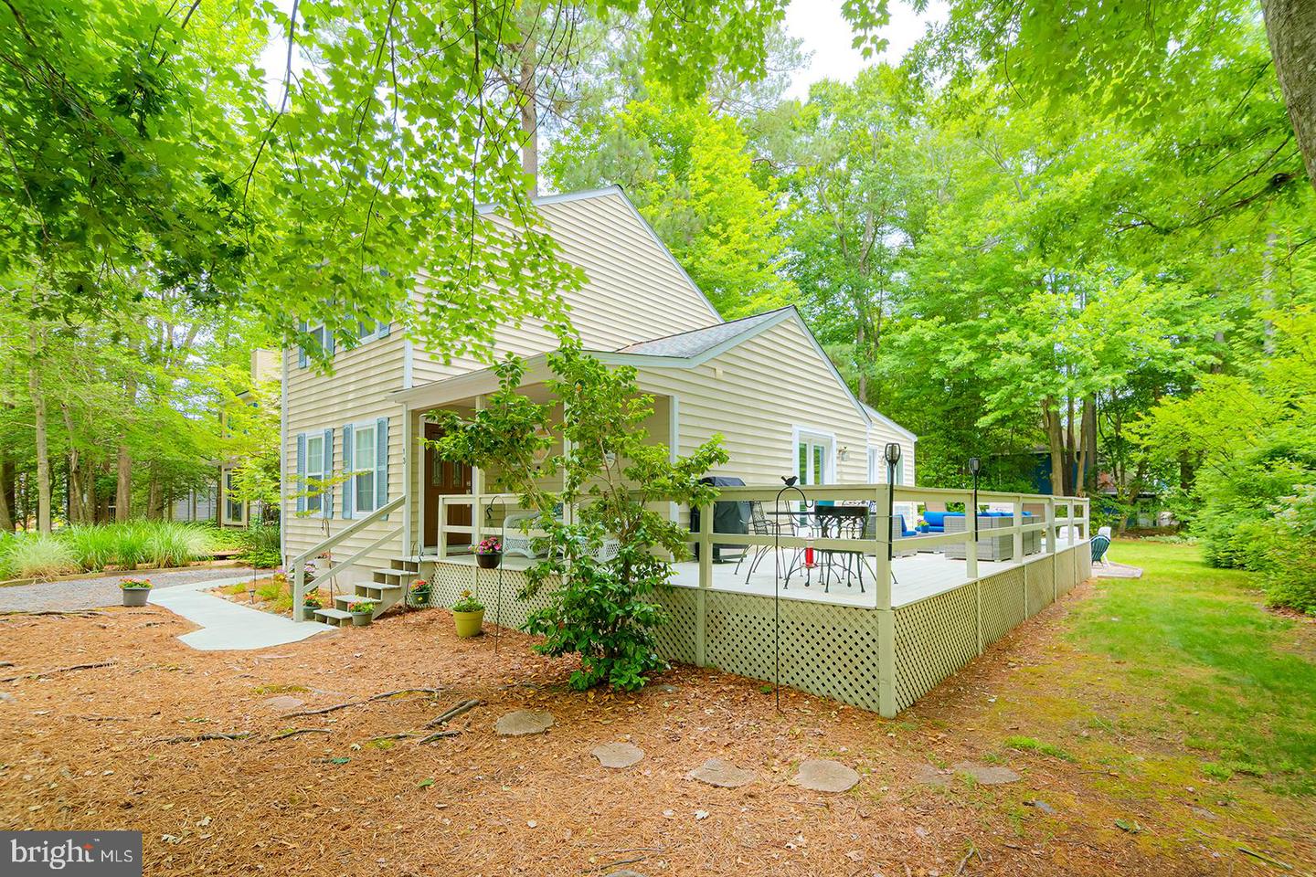 13 COLUMBIA AVE Property Photo 1