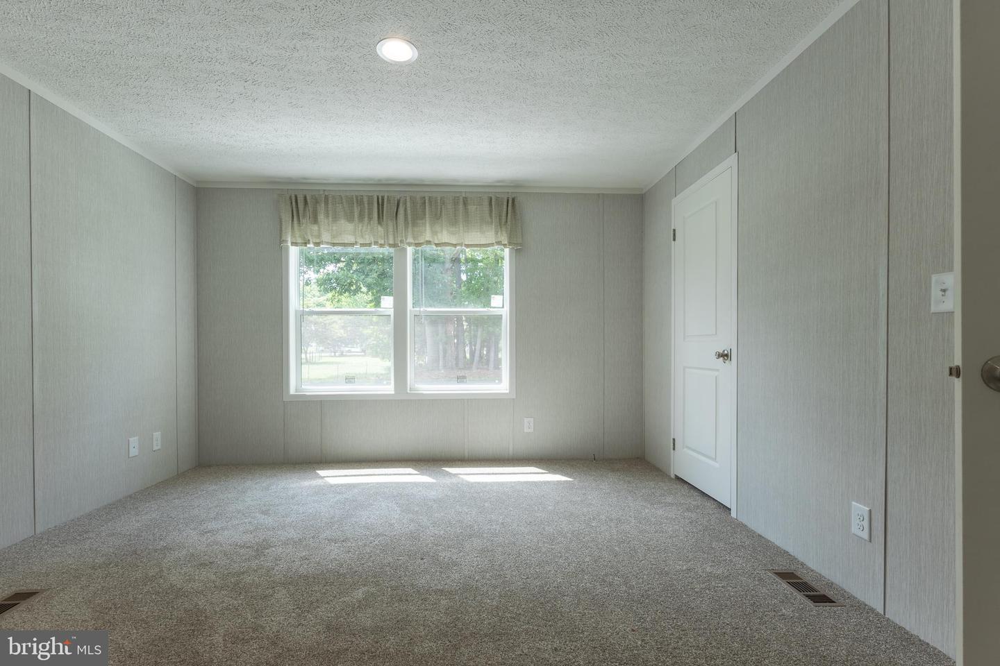 31697 E Trap Pond Rd Property Photo 6