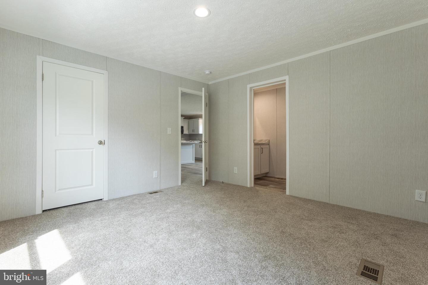 31697 E Trap Pond Rd Property Photo 8