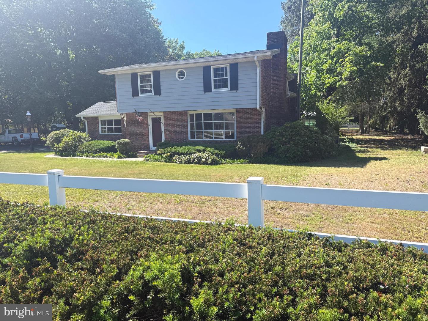 24656 Betts Pond Rd Property Photo 1