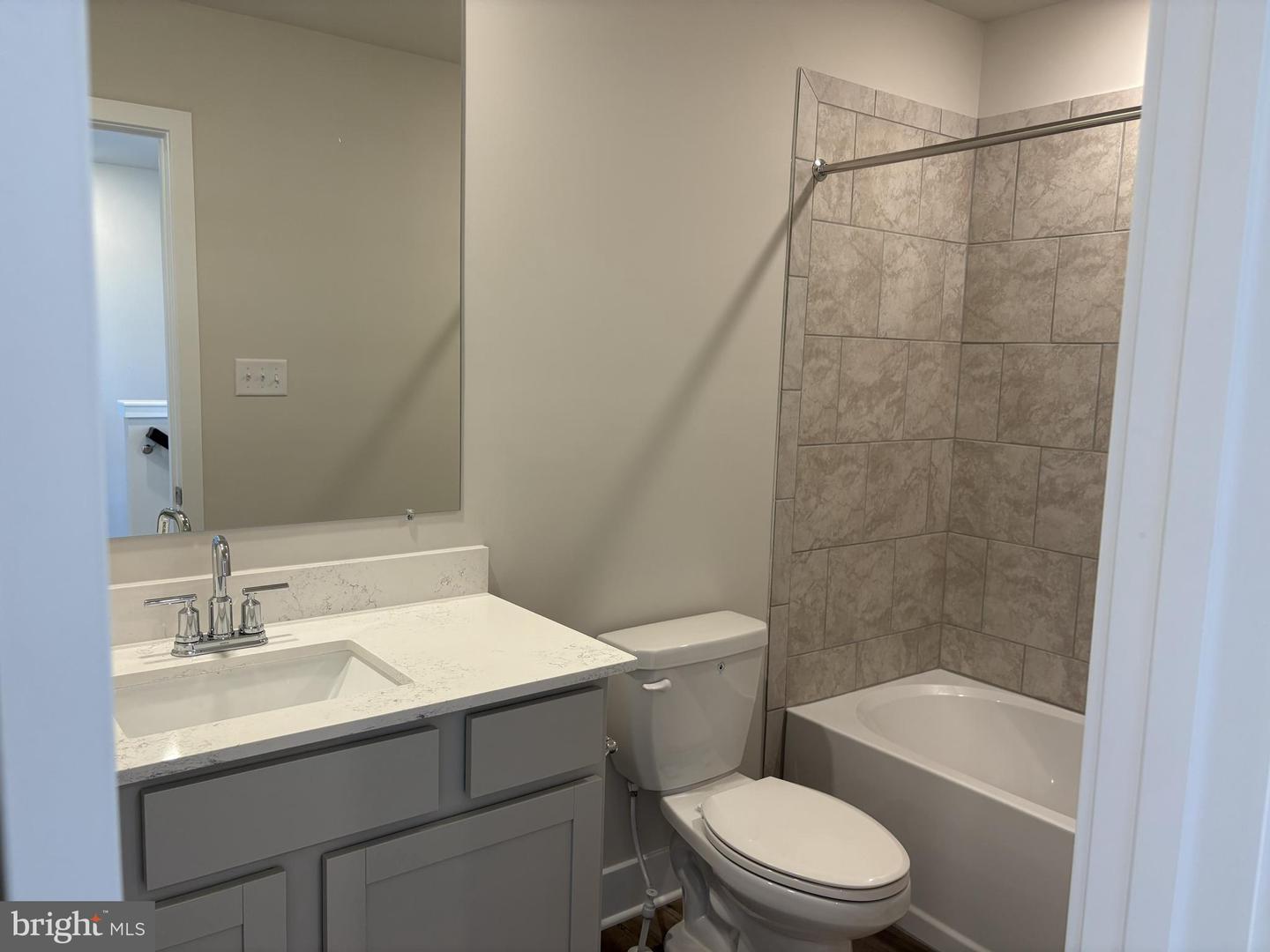 28192 Kingsbury Ln Property Photo 4