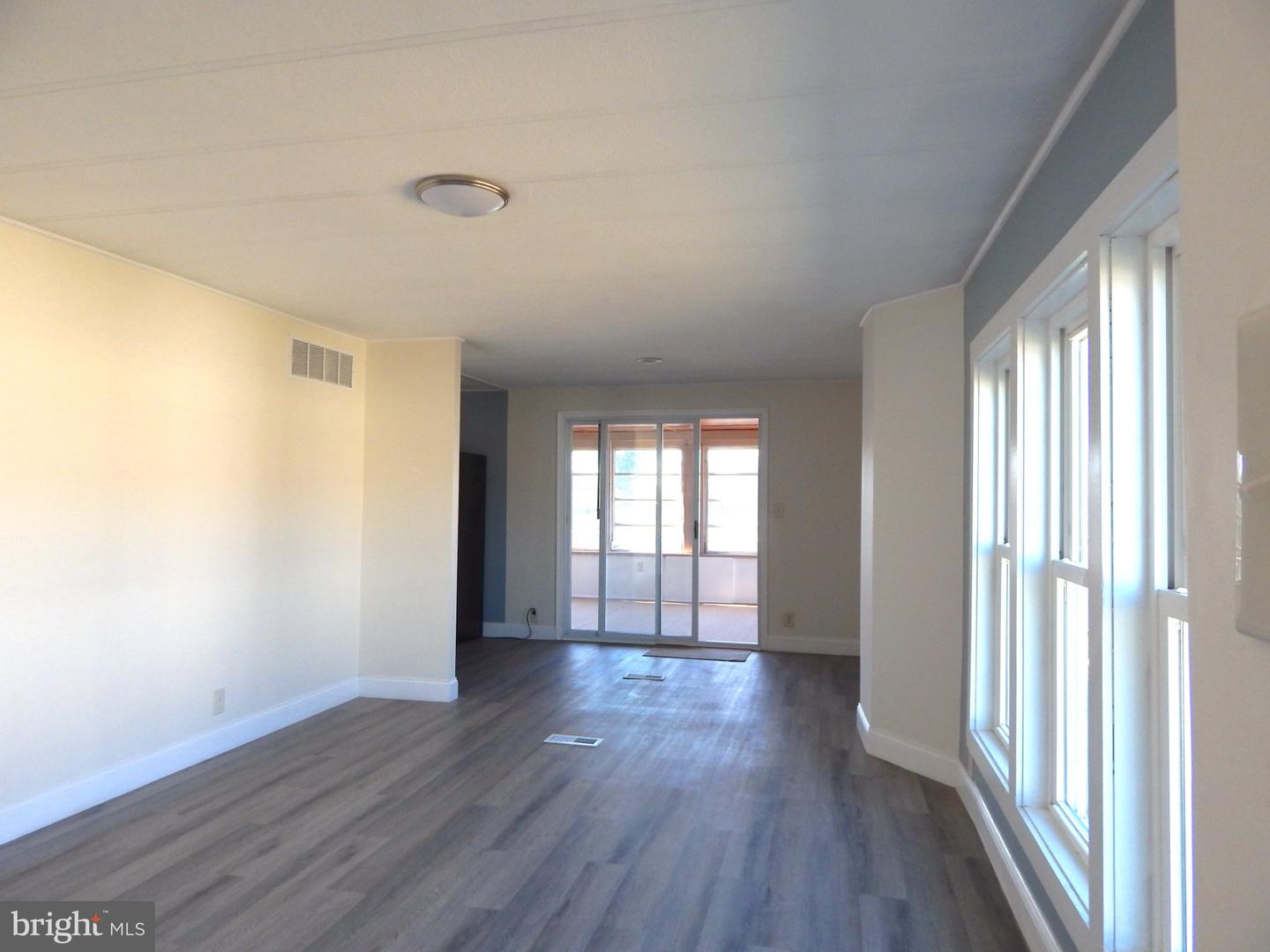 35587 Pine Dr Property Photo 6
