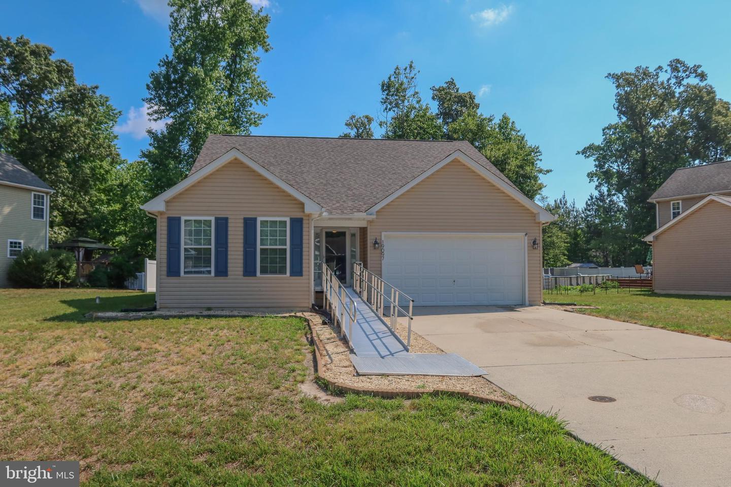 19097 Carey Ln Property Photo 2