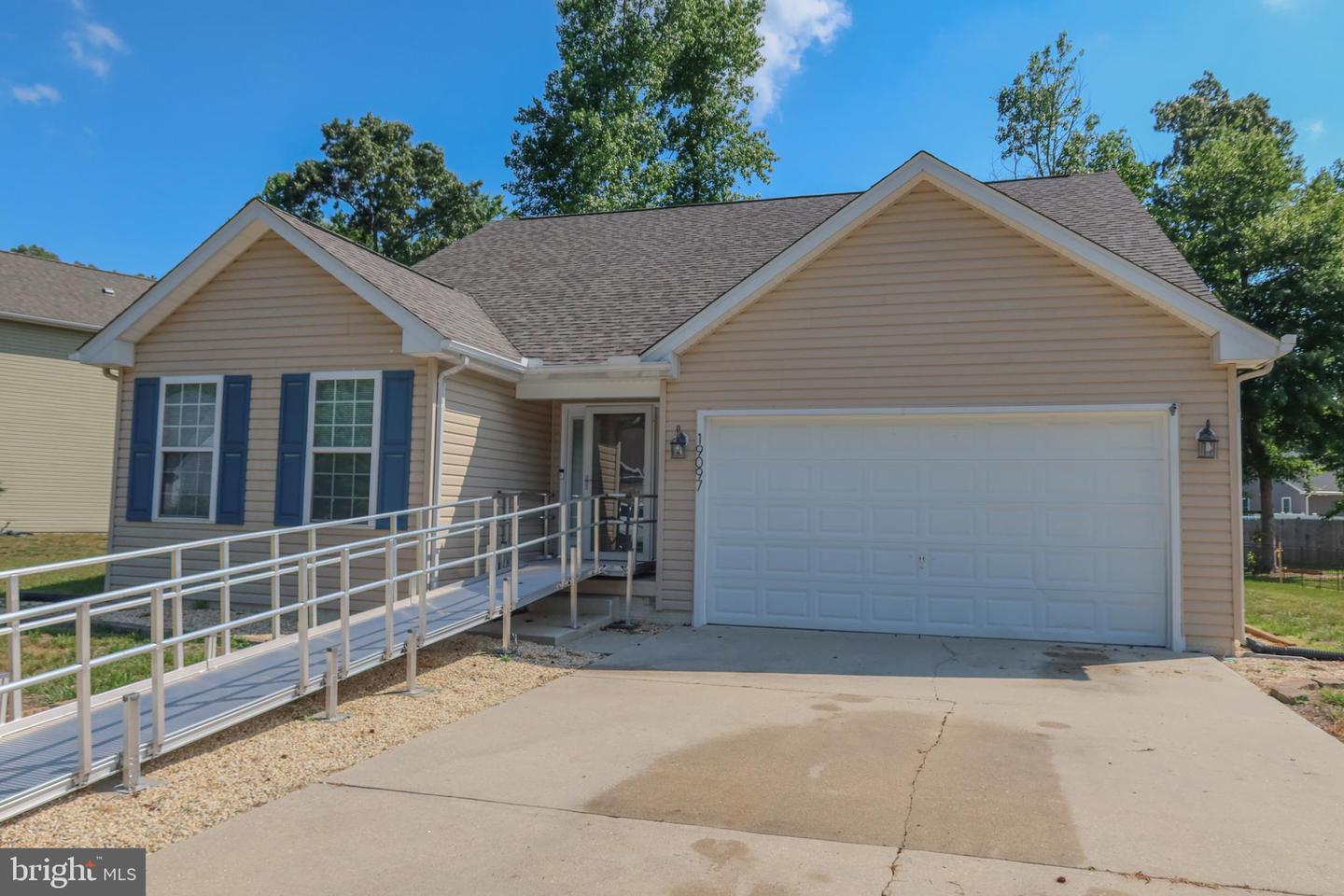 19097 Carey Ln Property Photo 3