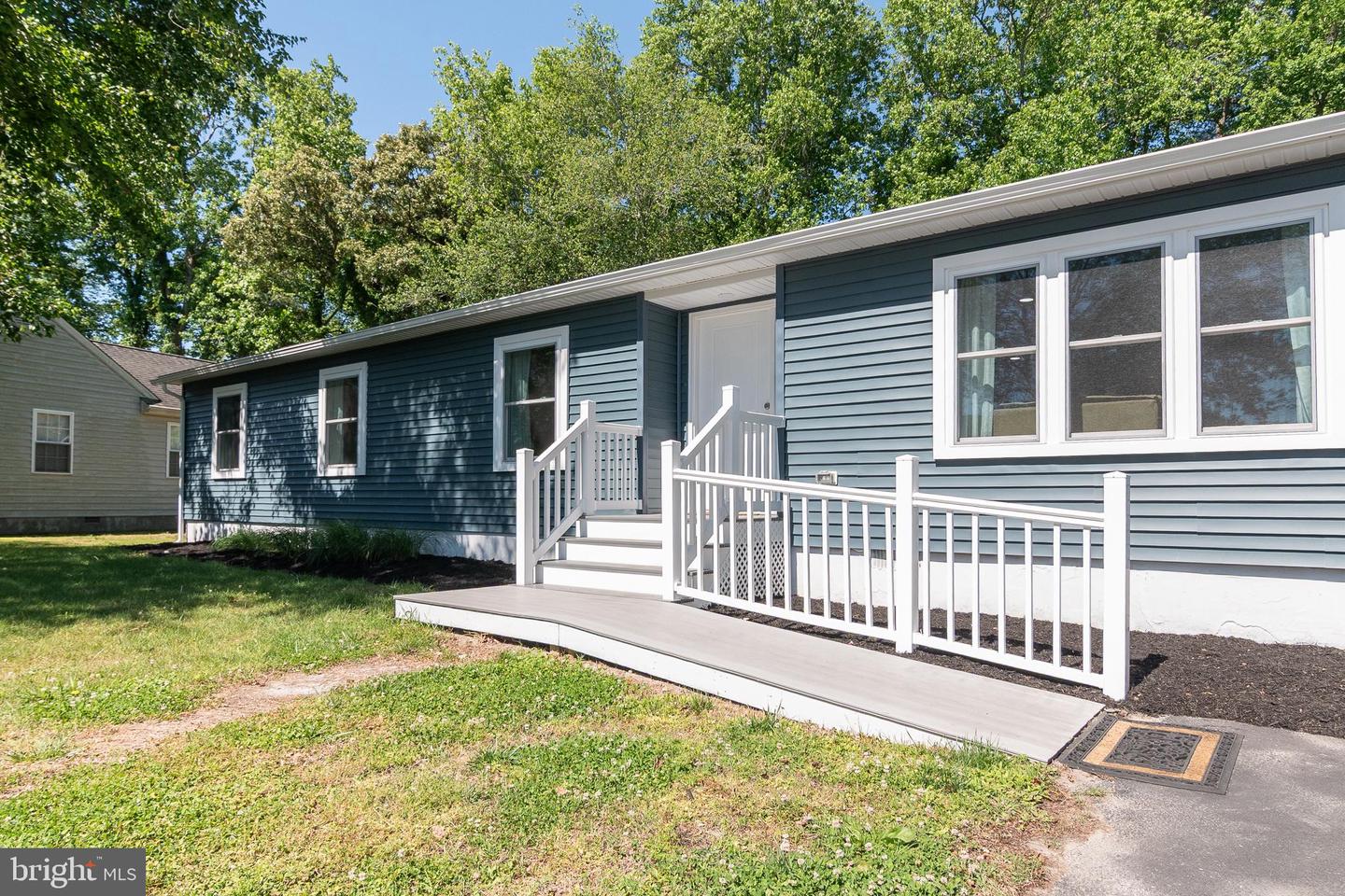 41 DOROTHY CIR Property Photo 1
