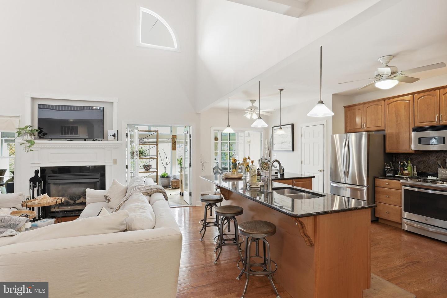 102 London Cir S Property Photo 8