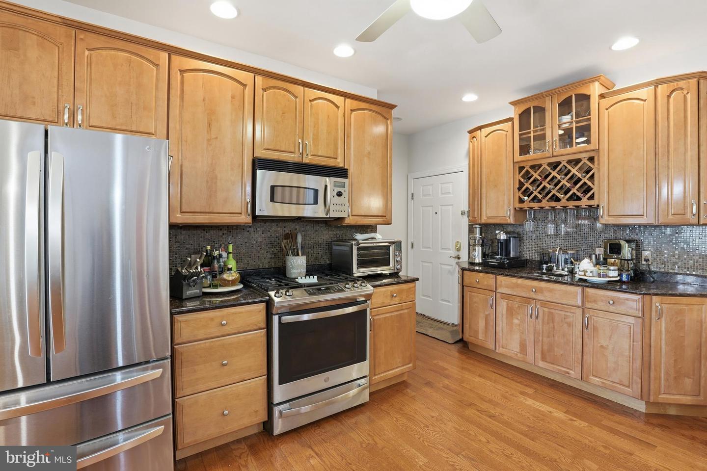 102 London Cir S Property Photo 13