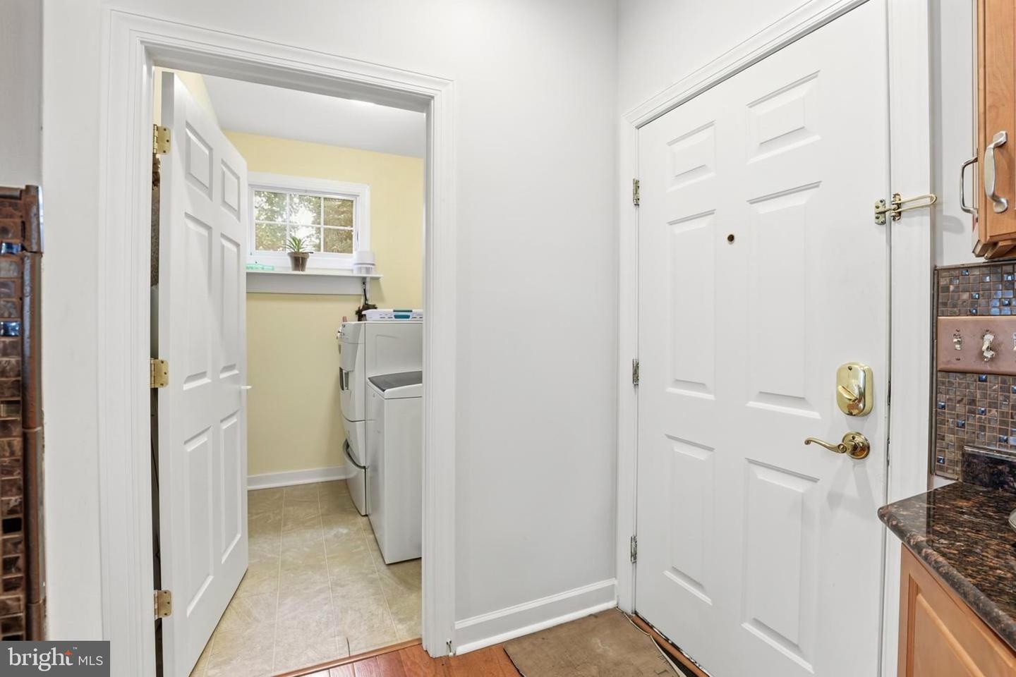 102 London Cir S Property Photo 25
