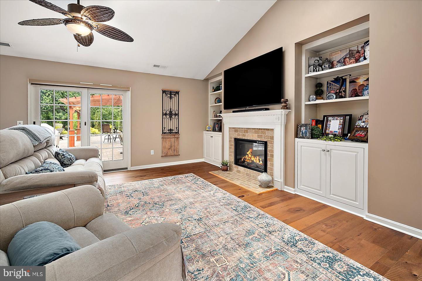 202 Cedar Property Photo 2