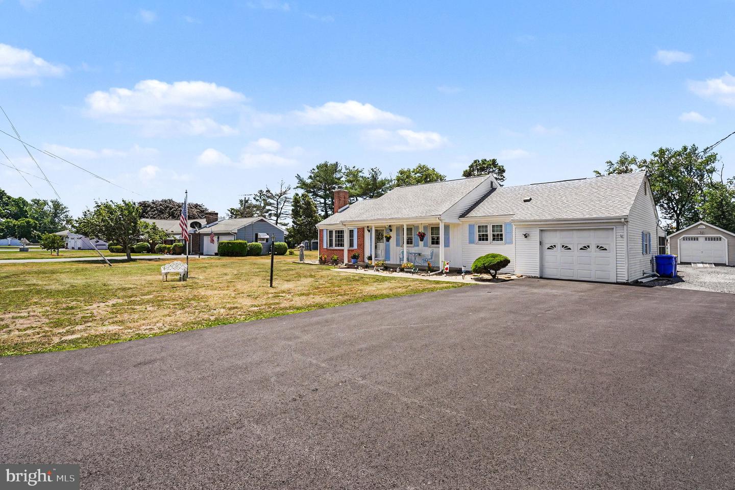 21768 Maple Dr Property Photo 2
