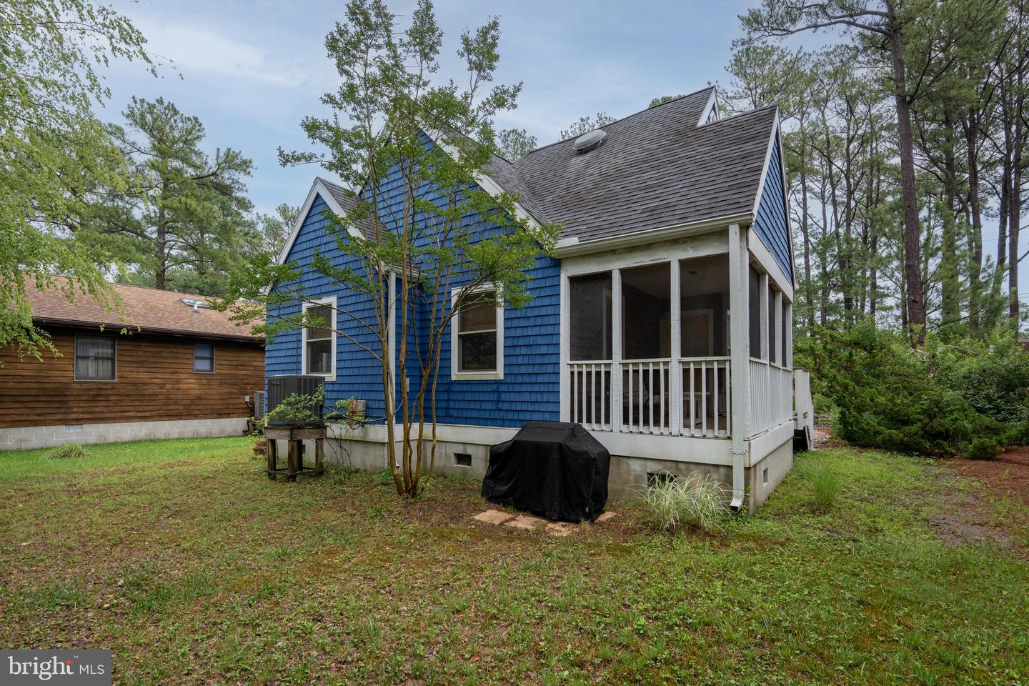 647 Evans Ave Property Photo 31