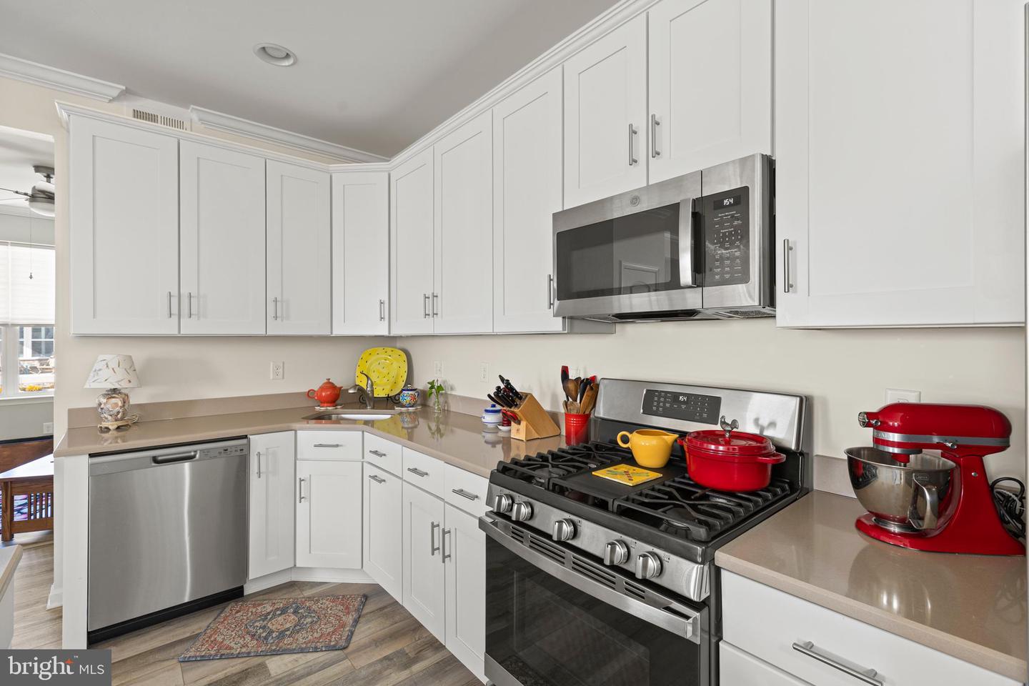 200 Fox St Property Photo 18
