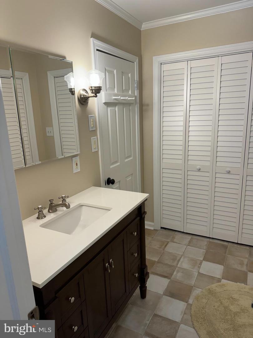 106 Kingsbridge Rd Property Photo 2