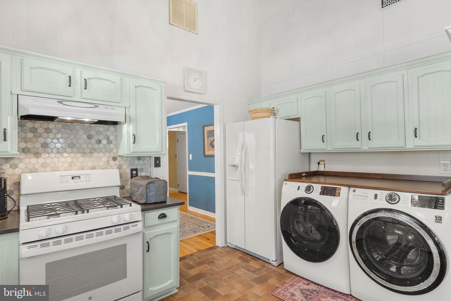 106 Kingsbridge Rd Property Photo 11