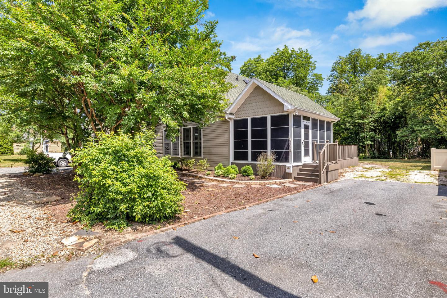 303 COULTER ST Property Photo 1