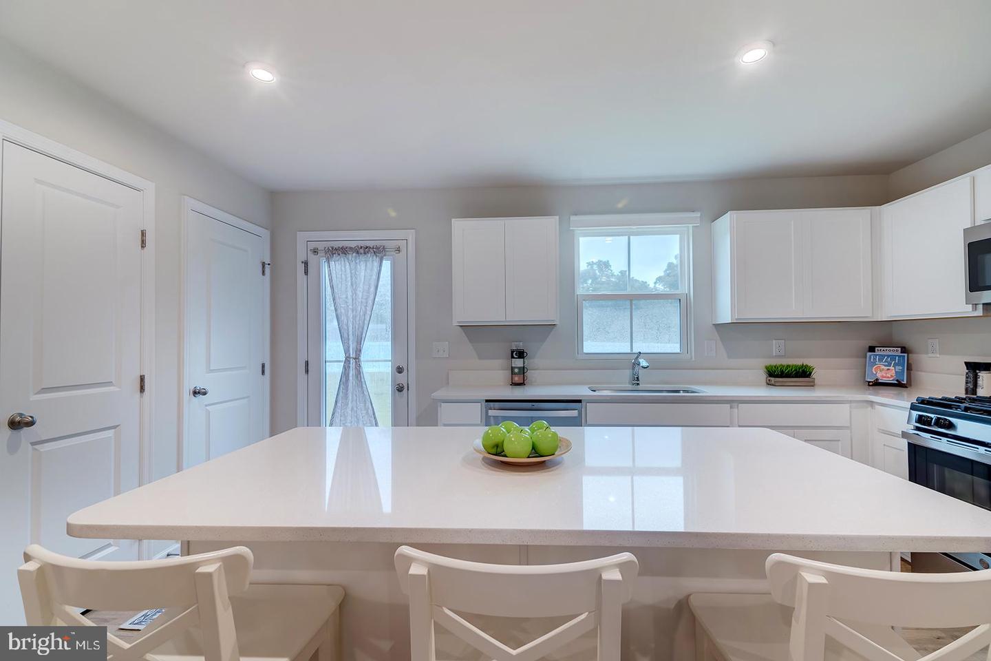 30045 Moorings Reach Property Photo 14