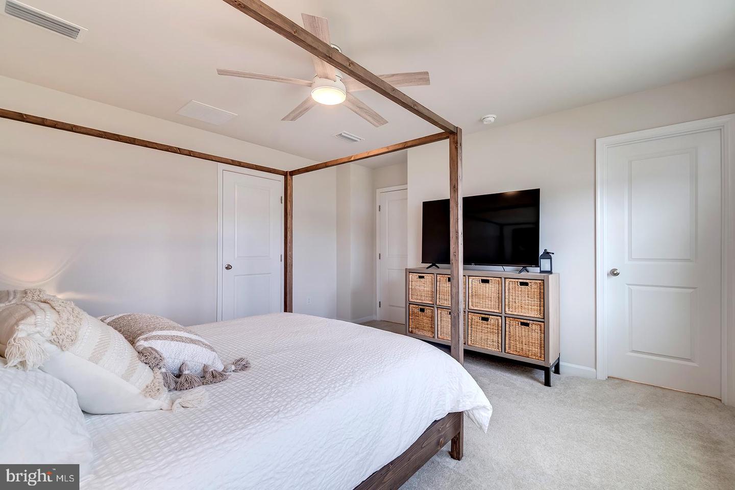 30045 Moorings Reach Property Photo 22