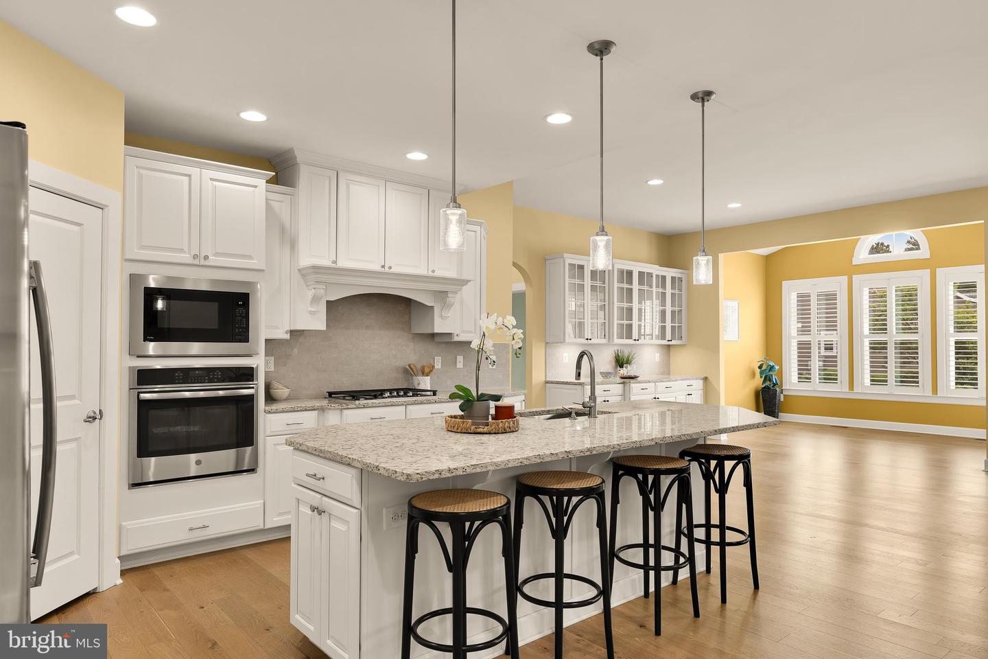 33415 Bridgehampton Ln Property Photo 4